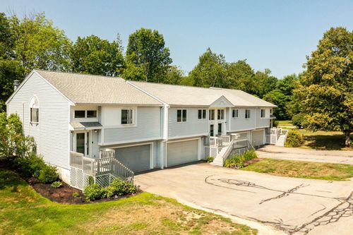 22 Meadowbrook Vlg, Rochester, NH, 03867-4200 | Card Image