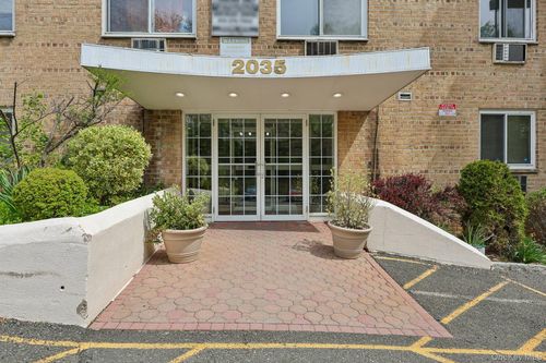 2v-2035 Central Park Avenue, Yonkers, NY, 10710 | Card Image