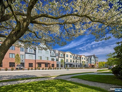 41 W Prospect St, Waldwick, NJ, 07463-1638 | Card Image