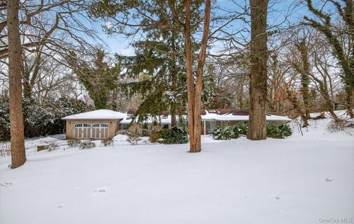 11 Juneau Blvd, Woodbury, NY, 11797-2606 | Card Image