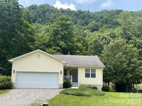 118 Whitewater Dr, Maggie Valley, NC, 28751-8916 | Card Image