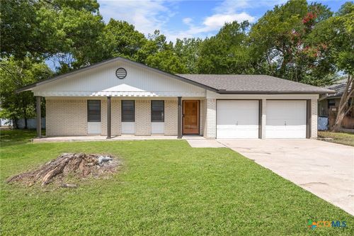 2104 N East St, Belton, TX, 76513-2054 | Card Image