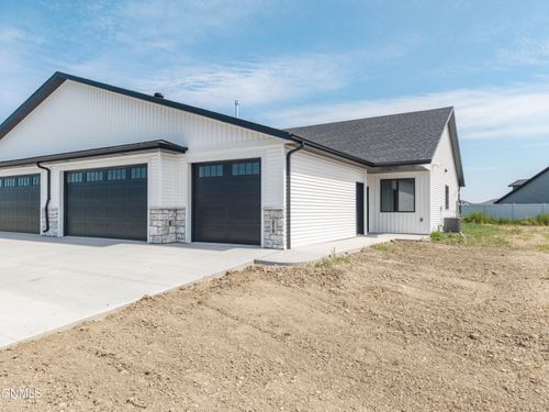 219 Kamrose Dr, Bismarck, ND, 58504-5526 | Card Image