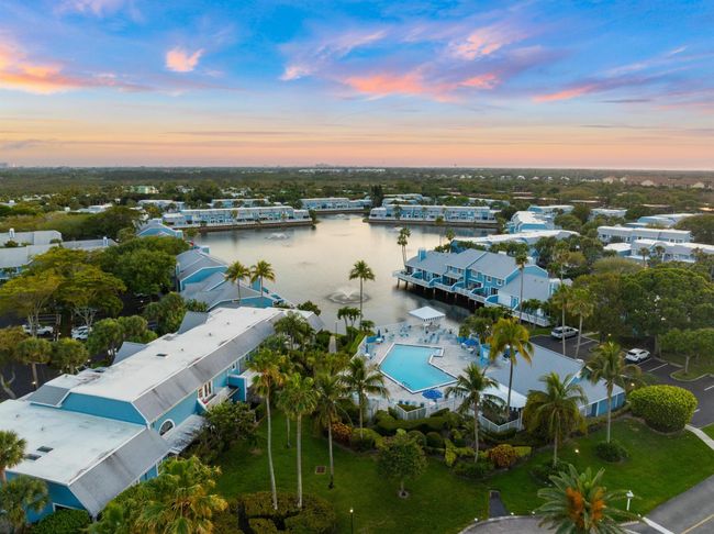 210 Ocean Dunes Cir, Condo with 3 bedrooms, 3 bathrooms and null parking in Jupiter FL | Image 4