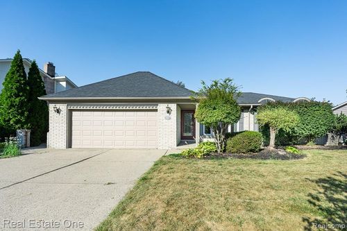 6621 Northpoint Dr, Troy, MI, 48085-1421 | Card Image