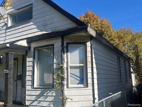 6130 Maxwell St, Detroit, MI, 48213-2572 | Card Image