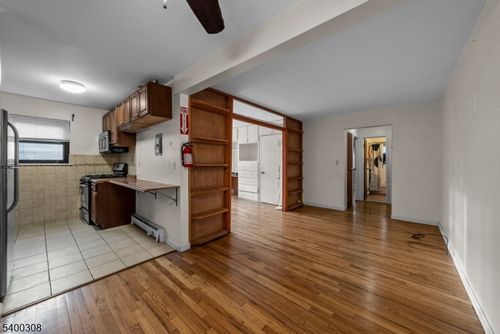 401 Us Highway 22, North Plainfield, NJ, 07060-3805 | Card Image