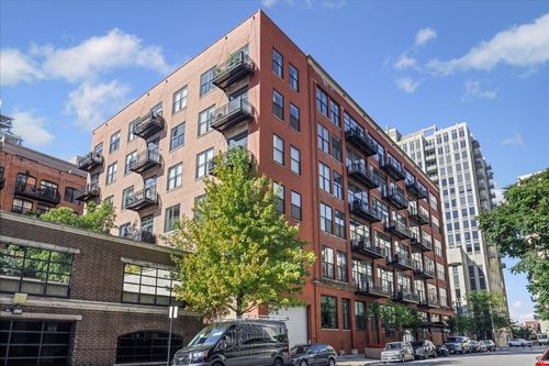 apt-224-525 W Superior St, Chicago, IL, 60654-3135 | Card Image