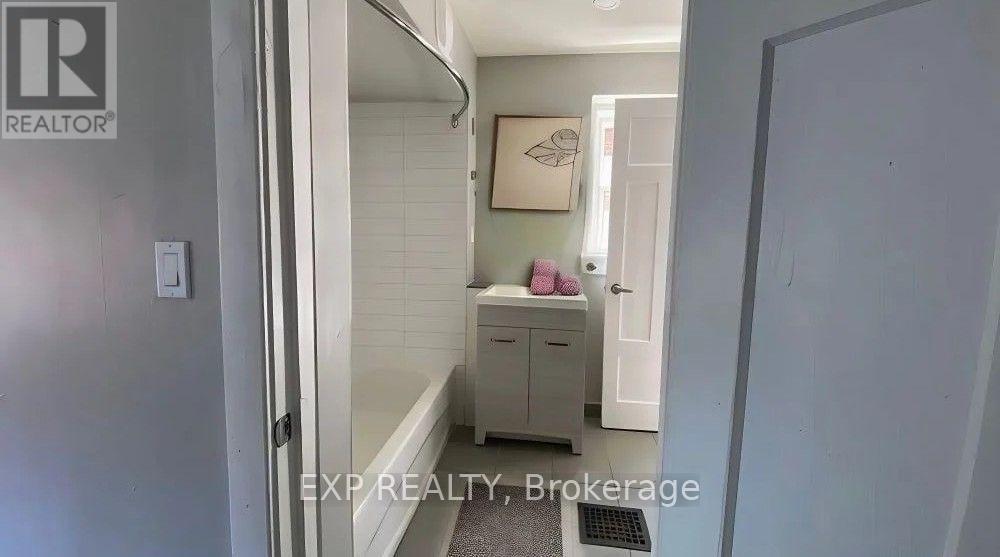 Residential Lease in Hamilton (North End) 4