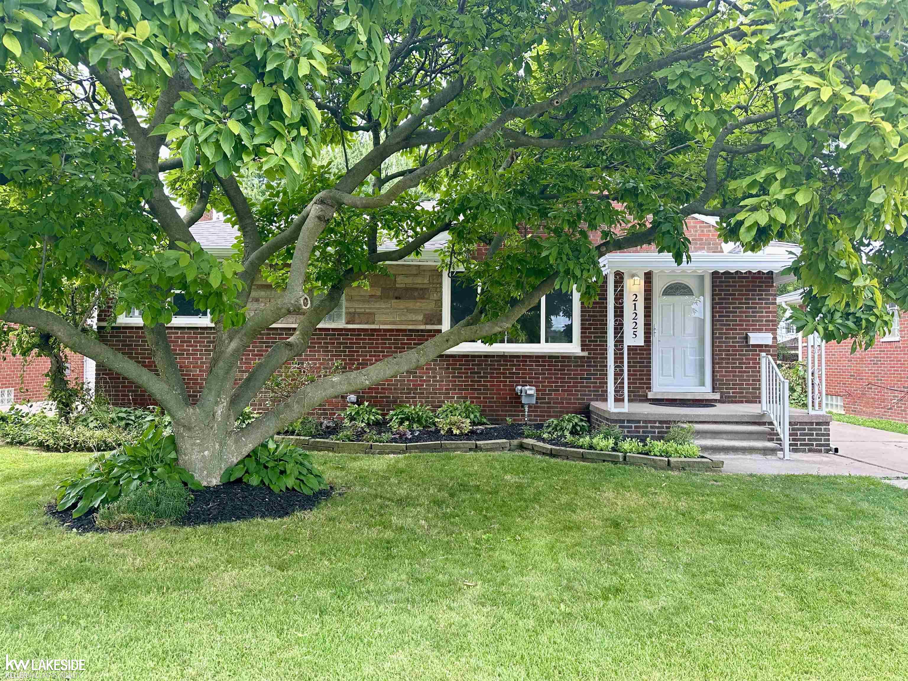 Bon Brae St, Saint Clair Shores, MI 48081