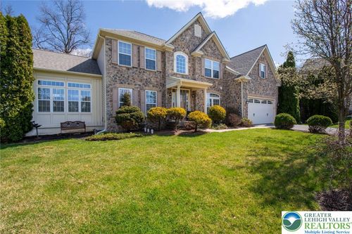 222 Lower Way Rd, Palmer Twp, PA, 18045-8039 | Card Image