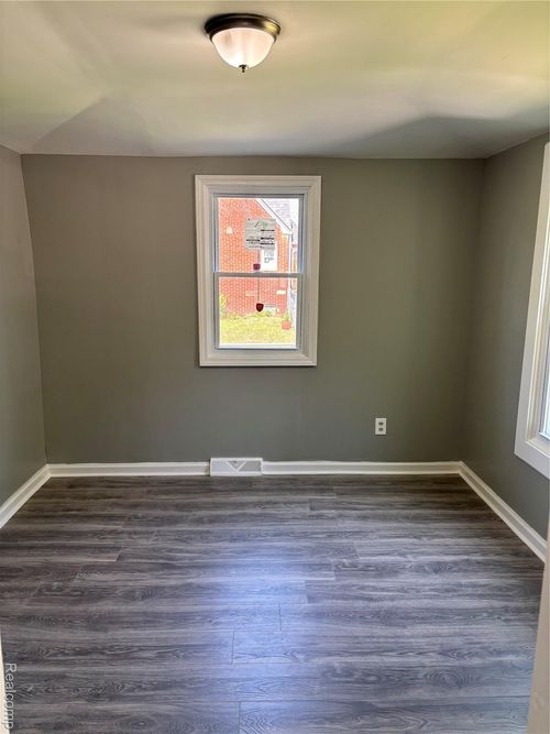 10891 Mogul St, Detroit, MI, 48224-2443 | Card Image