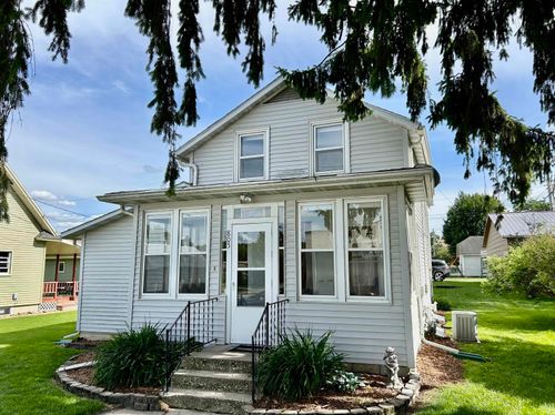 805 E Water St, Decorah, IA, 52101-1931 | Card Image