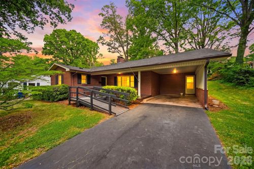 105 Ann St, Morganton, NC, 28655-4309 | Card Image