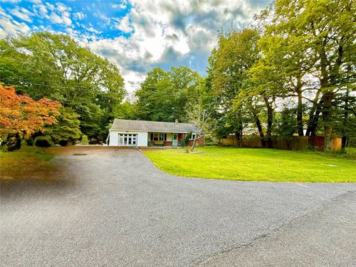 8 Haight Rd, Monroe, NY, 10950-4715 | Card Image
