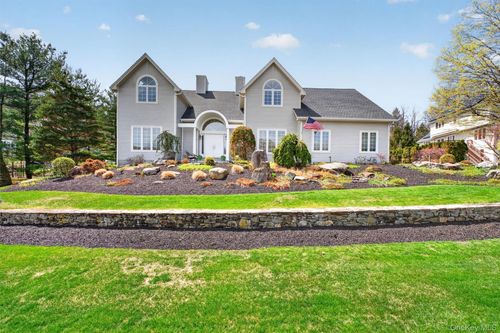 75 Kensington Ln, Yorktown Heights, NY, 10598-5920 | Card Image