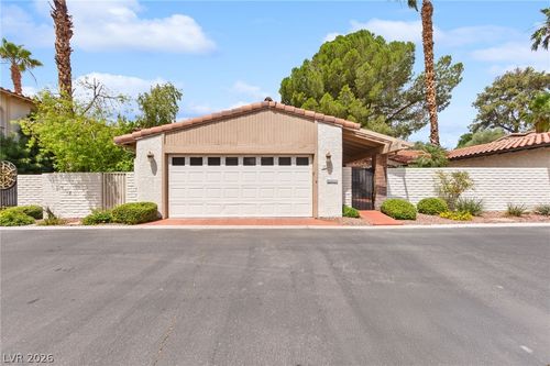 2400 Plaza Del Grande, Las Vegas, NV, 89102-4017 | Card Image