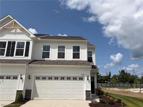 32736 Sandridge Run, Avon Lake, OH, 44012 | Card Image