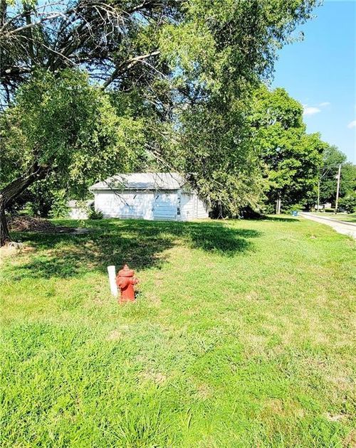 213 Pine St, Colony, KS, 66015-7278 | Card Image