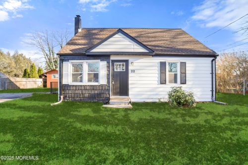 22 Oak Ridge Pkwy, Toms River, NJ, 08755-8052 | Card Image