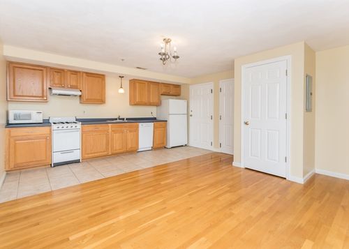 7-10 Middle Street Ct, Waltham, MA, 02451-4416 | Card Image