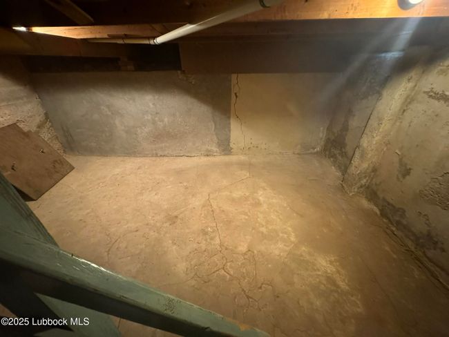 Unfinished basement, great storage! | Image 27