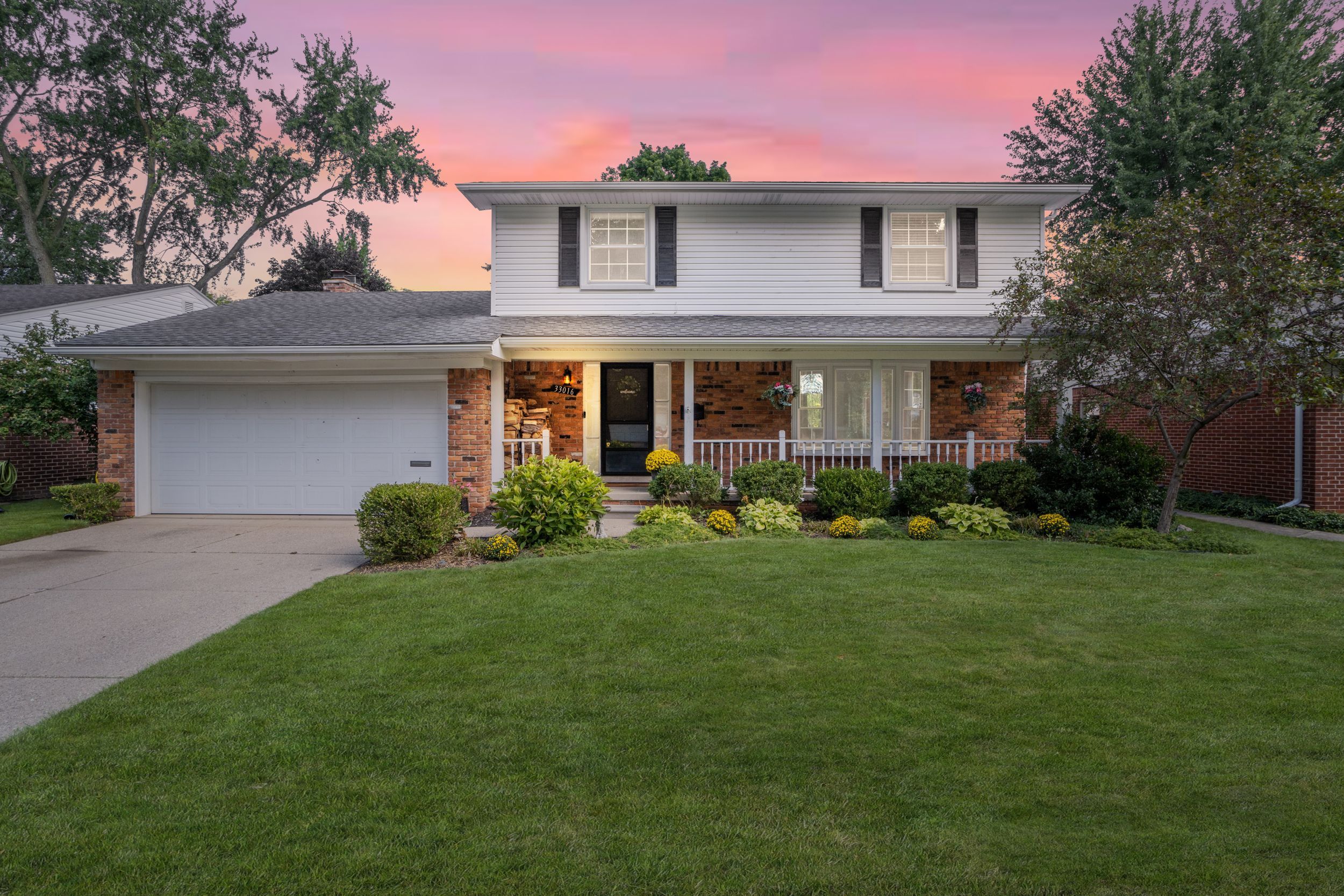 Scone St, Livonia, MI 48154