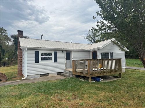 160 Magnolia St, Lowgap, NC, 27024-9133 | Card Image