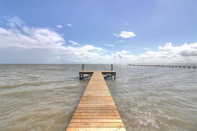 1010 First St Street, House other with 6 bedrooms, 4 bathrooms and 8 parking in Bayside TX | Image 21