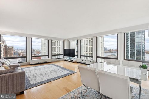 15aw-210 Locust St, PHILADELPHIA, PA, 19106-3934 | Card Image