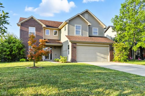 911 Dorothy Dr, Greenfield, IN, 46140-7117 | Card Image