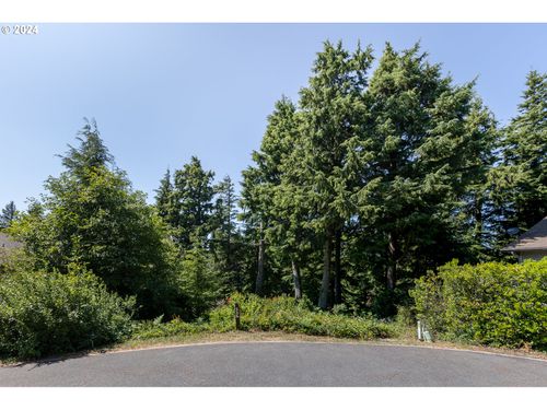 526-526 Eagles Nest Ln, GlenedenBeach, OR, 97388 | Card Image