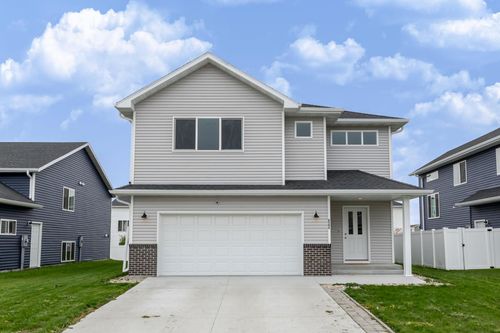 2506 Fulton Loop S, Fargo, ND, 58104-2901 | Card Image