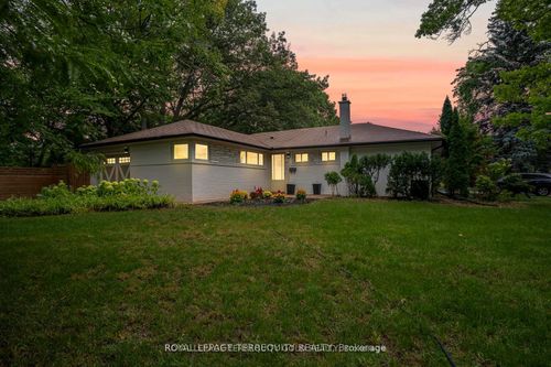 327 River Side Dr, Oakville, ON, L6K3N3 | Card Image