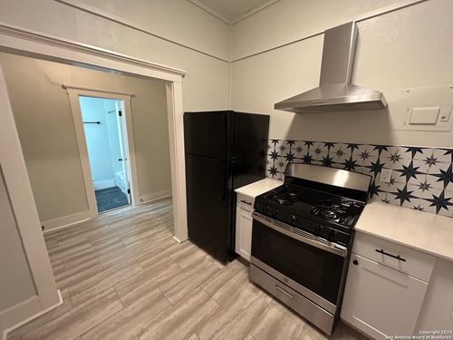 4-407 E Locust St, San Antonio, TX, 78212-4039 | Card Image