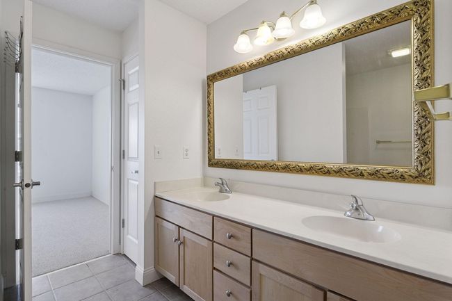 Double sink vanity | Image 30