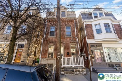 422 Ridge Ave, Allentown, PA, 18102-5212 | Card Image