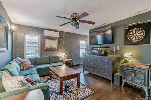 27 W 11th Rd, Broad Channel, NY, 11693-1115 | Card Image