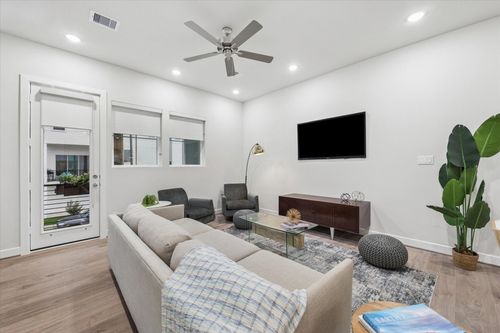 6382 Paddington Bend Dr, Houston, TX, 77008-3074 | Card Image