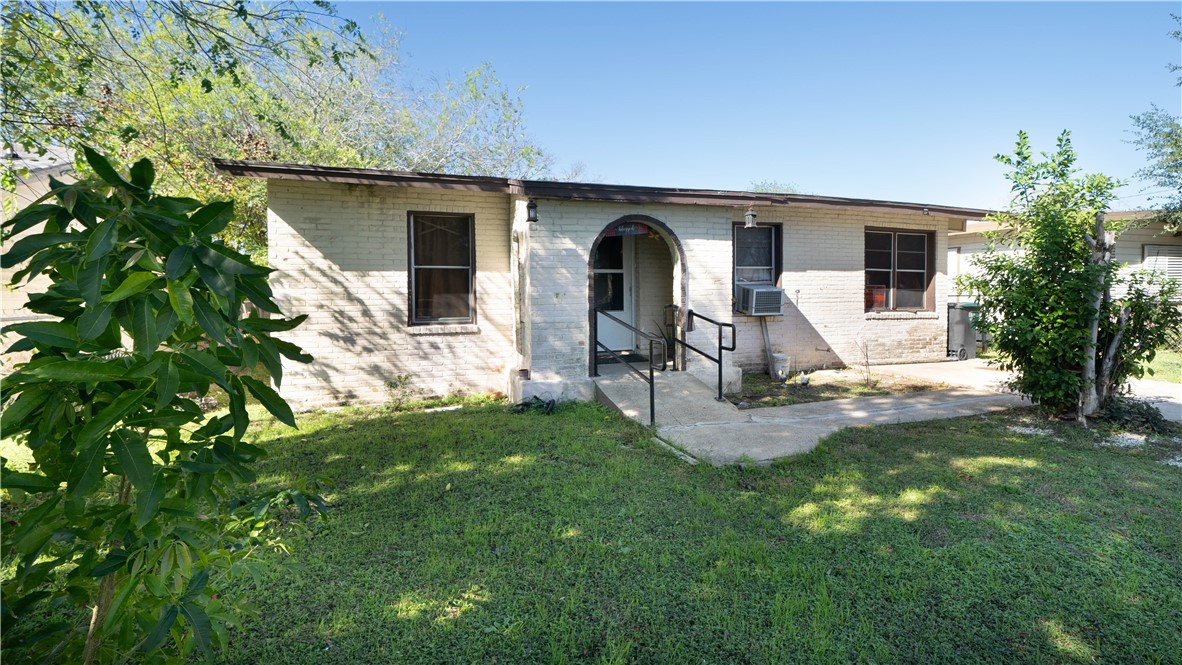Hakel Dr, Corpus Christi, TX 78415