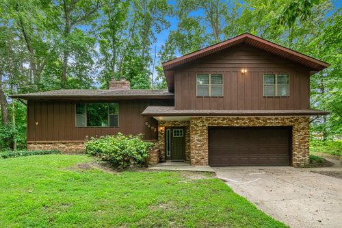 8892 Maplewood Dr, Berrien Springs, MI, 49103-1473 | Card Image