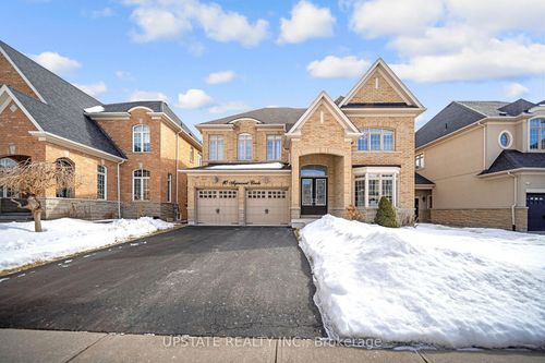 10 Agincourt Cir, Brampton, ON, L6X2M4 | Card Image