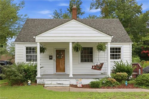 215 Tareyton Ln, Portsmouth, VA, 23701-1242 | Card Image