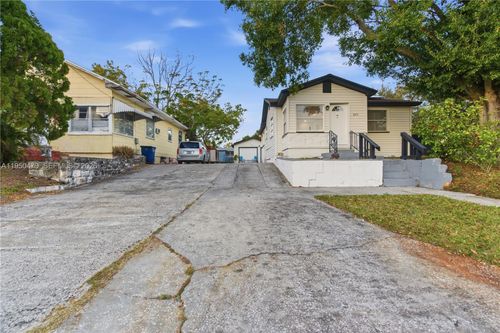 2717 W Cherry Street, Tampa, FL, 33607 | Card Image