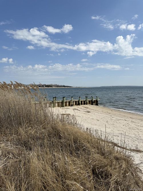 55 Leafy Way, Riverhead, NY, 11901-5822 | Card Image