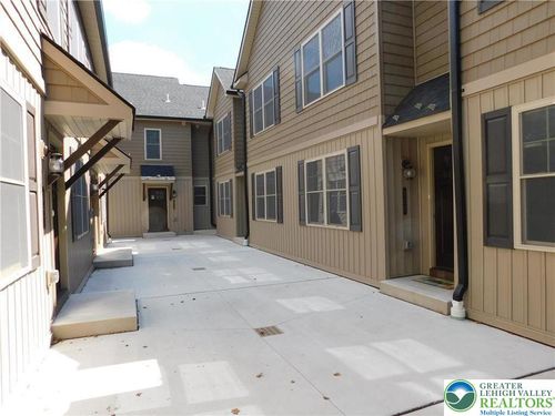 639 Linden St, Coopersburg, PA, 18036-2445 | Card Image