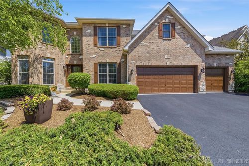 729 W Thornwood Dr, South Elgin, IL, 60177-3738 | Card Image