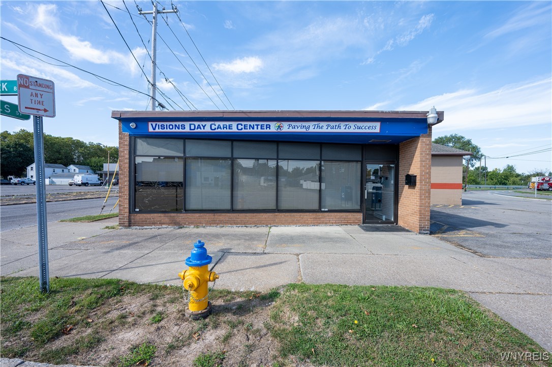 300 Hyde Park Blvd, Niagara Falls, NY 14303