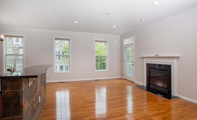 7 - 7 Shawe St, Condo with 3 bedrooms, 3 bathrooms and null parking in Danbury CT | Image 6