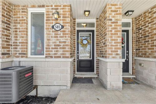 585 Goldenrod Lane, Kitchener, ON, N2R0L7 | Card Image